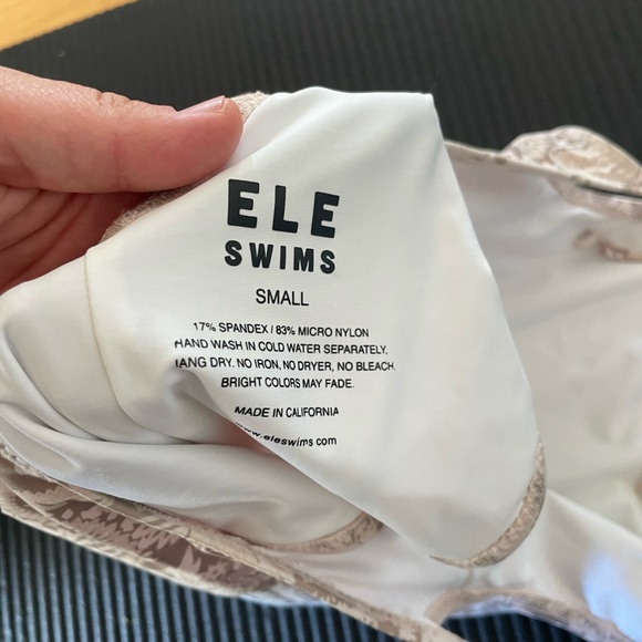 ELE SWIMS one piece - Picture 3 of 4